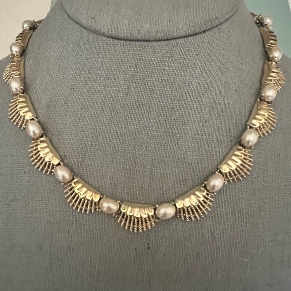 Vintage Coro Simulated Pearl Gold-Tone Feather Necklace - Picture 2 of 7